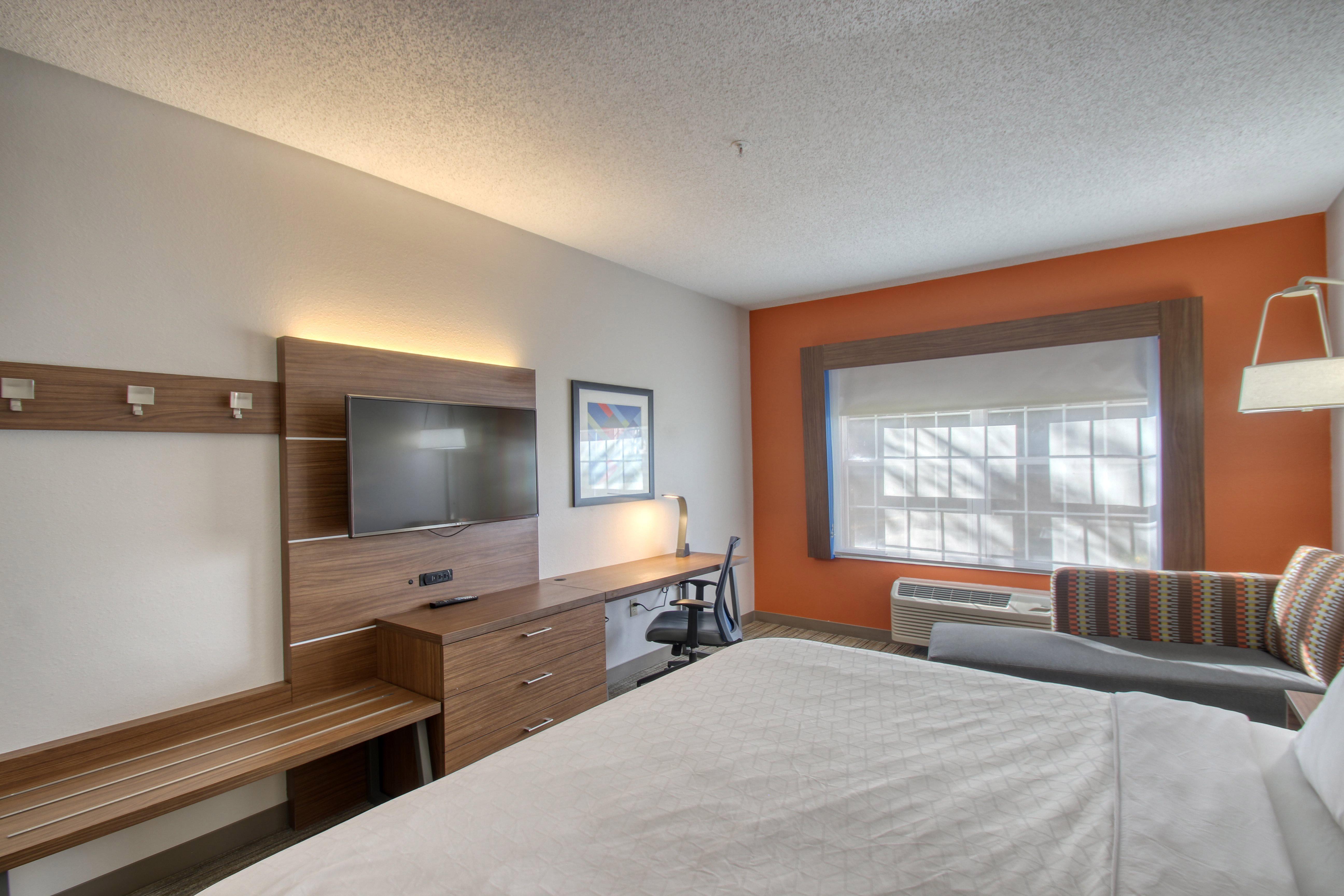 Holiday Inn Express Hotel & Suites Oshkosh - State Route 41 By Ihg Exterior photo