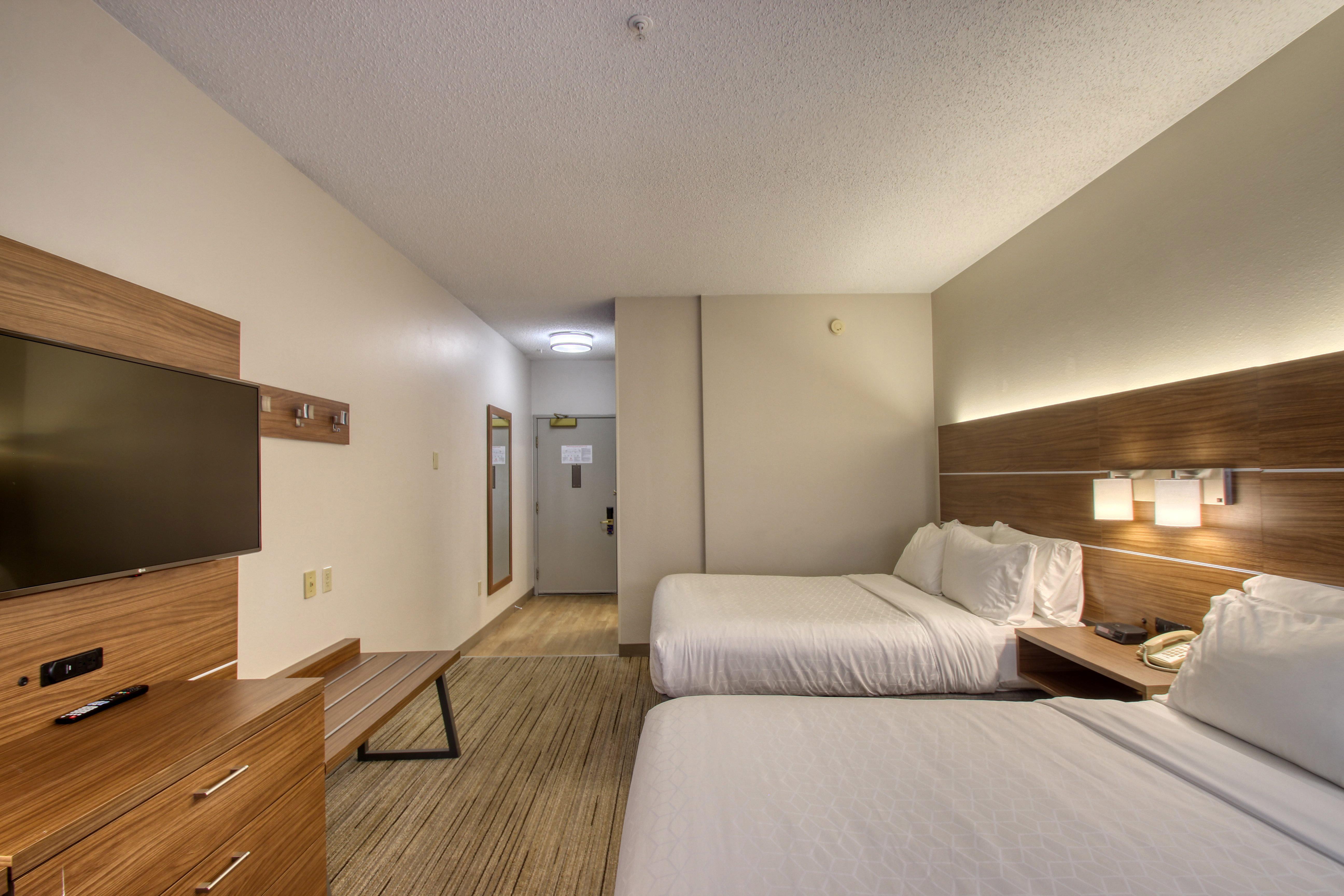 Holiday Inn Express Hotel & Suites Oshkosh - State Route 41 By Ihg Exterior photo