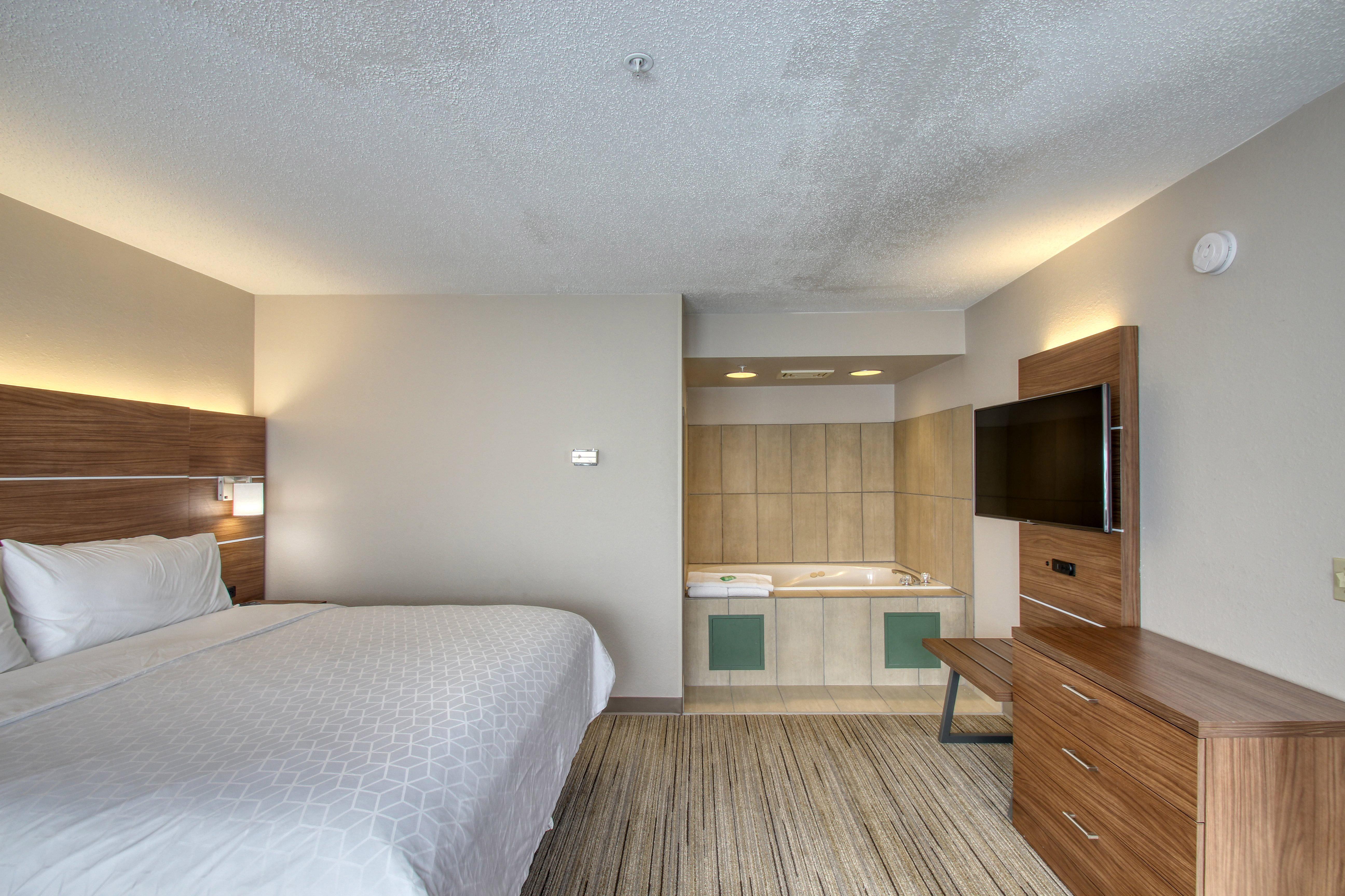 Holiday Inn Express Hotel & Suites Oshkosh - State Route 41 By Ihg Exterior photo