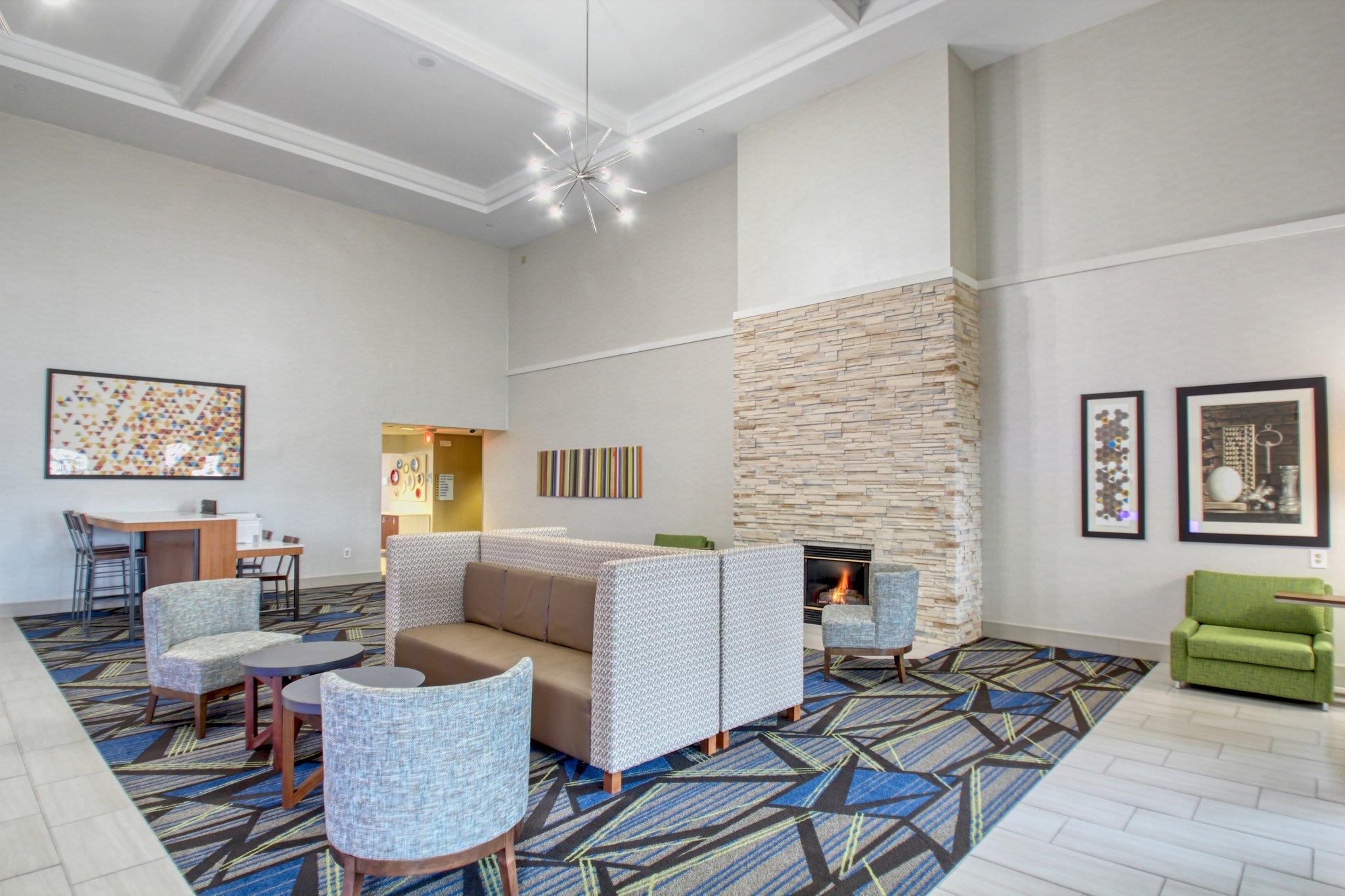 Holiday Inn Express Hotel & Suites Oshkosh - State Route 41 By Ihg Exterior photo